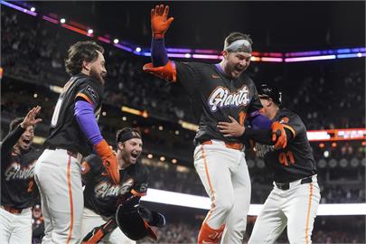 MLB(影)／什麼劇本？1成打擊率捕手敲「再見場內全壘打」創99年鬼神紀錄