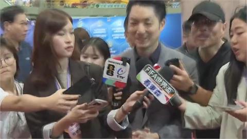 媒體狂追問中國人參政權　蔣萬安當機跳針「2字」被架離現場