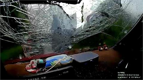 新竹尖石鄉落石意外　開車經過砸到擋風玻璃...車上小BABY嚇哭