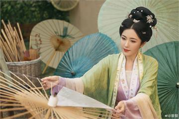 女星二手網轉賣粉絲禮物被抓包　團隊竟逼粉道歉被譏公關災難
