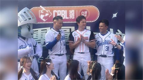 中職／開季「大辦桌」活動場邊「合體」！轉隊的統一江少慶、富邦林岱安換球衣合照