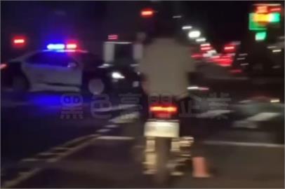 快新聞／台東深夜路口警車「愛的魔力轉圈圈」？　警方出面解釋了