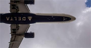 還沒起飛先先撞上！達美航空兩客機擦撞　1空服員受傷85人急撤飛機