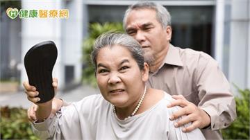 失智長輩突然變了一個人？醫：可能是感官崩解求救