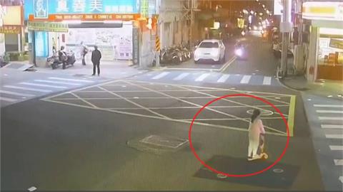 新竹6歲女童踩滑板車離家尋母　暖警尋獲帶回母女相擁而泣