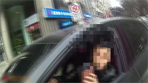 誇張！　2男2女疑酒駕拒測　警拔槍喝斥也不怕遭開18萬罰單