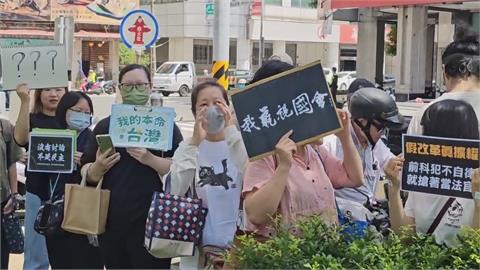 國民黨台南宣講不給入場？　青鳥對決藍鳥爆推擠衝突