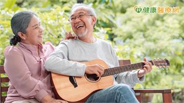 學樂器不嫌晚！醫：維持認知功能、加強記憶力　6大益處鍛煉大腦緩老化