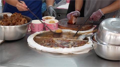 五燈獎豬腳飯爆衝突！　顧客借廁所找錯地方竟朝店員「潑灑飯菜」