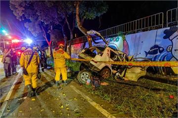 花蓮酒駕母失控撞樹！車頭成V形釀6傷　11歲童命危搶回一命