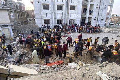 快新聞／巴基斯坦清真寺疑遭自殺炸彈攻擊！ 至少32死、150傷