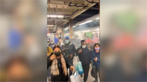 紐約布魯克林地鐵站槍擊　10人中彈凶嫌在逃