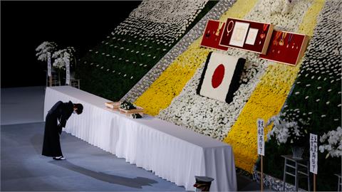 安倍國葬祭壇「綠白黃3主色」設計意象解密！竟與生前最愛富士山有關