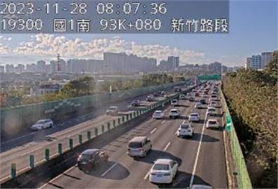 快新聞／國1南下新竹段3車追撞　現場紫爆一度回堵5公里