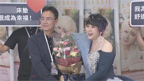 人生如戲！周思潔曾遭詐騙　花17年還債、辦人生首場大型演唱會