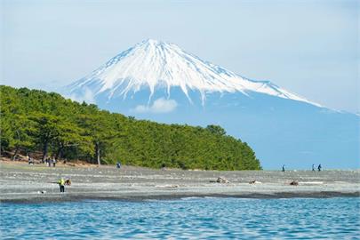 靜岡富士山登山口今開放　巡山員授權阻輕裝民眾上山