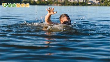溺水獲救當下沒事也別輕忽　75歲男嗆水併肺炎