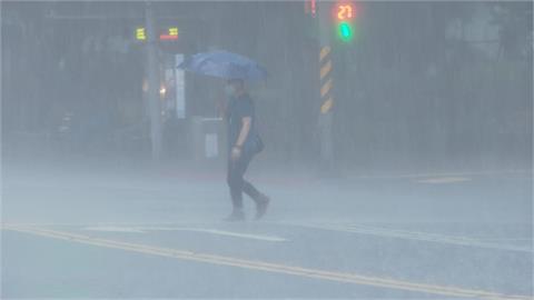 快新聞／下班記得帶傘！大雷雨轟宜蘭　10縣市豪大雨特報