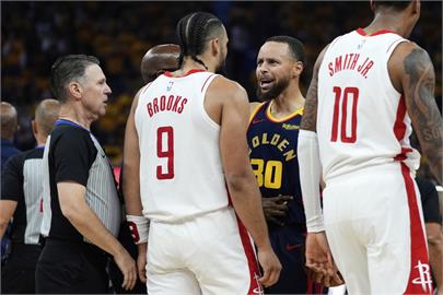 NBA(影)/勇士火箭火爆激戰!上半場「大場面」不斷 柯瑞也被吹T