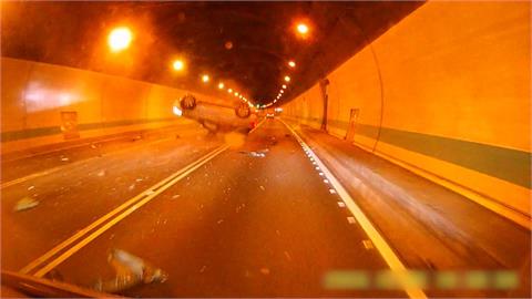 驚悚車禍大翻滾！　沒繫安全帶裝「消音扣」自撞噴飛