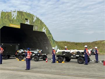 國軍春巡罕見「愛三」陣地放列操演　IDF潛力裝掛秀肌肉