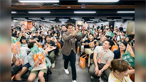 被蔣粉酸「洋流是下流」！沈伯洋「5字神回」反殺　破萬人讚爆：太強大了