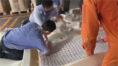 緝毒犬建功！美國進口床墊藏玄機　剖開驚見480塊大麻磚