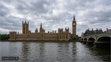 英國財政大臣首份預算案過關　市場平穩但仍傳洩密爭議
