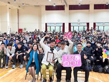 帥廚陳鴻天母國中校園開講　幽默話語讓國中生好嗨