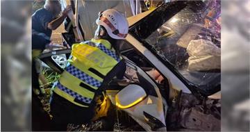 最小僅7歲！花蓮女「無照又酒駕」載5未成年自撞路樹　男童命危搶救中