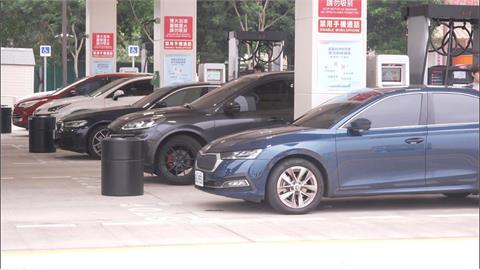 又漲價! 汽柴油明日漲1.7和1.5元 賣場加油站大排長龍