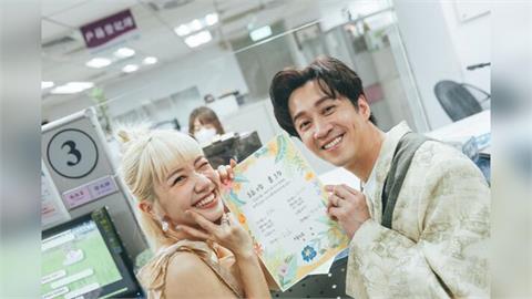 Lulu、陳漢典登記結婚畫面曝　家人、老闆陳鎮川同見證