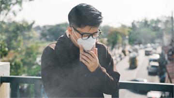 慎防清明連假空汙肆虐！ 國健署：記得戴口罩　否則4種致癌物恐「吸好吸滿」