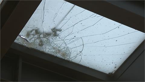 北市信義區百貨公司維修工程　鐵鍊掉落砸中1樓玻璃遮罩
