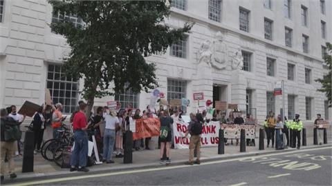 英國政府批准北海油田開發案　環保團體於蘇納克家抗議