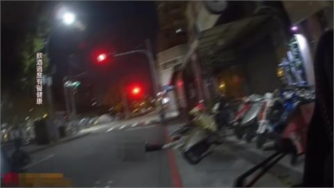 真的醉成一灘爛泥！　台中醉漢大字躺馬路