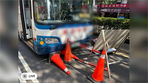 快新聞／北市公車司機「恍神」撞告示牌　車上1大2小跌倒受傷