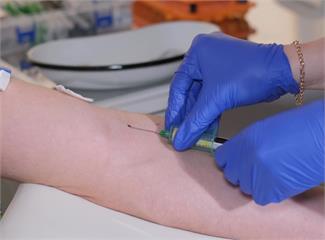 B肝帶原者能吃保健食品？營養師盤點「4大」傷肝成分、挑選「3原則」！