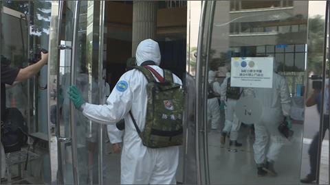 諾富特案412人解除隔離　化學兵進駐防疫飯店大清消