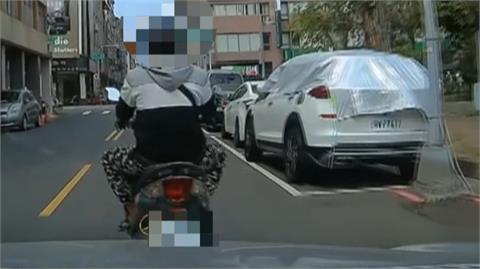 高雄騎士疑似不滿被超車　奇葩「繞車逼車」下場慘了