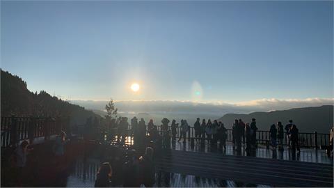 宜蘭太平山迎第一道曙光！　民眾興奮喊：雲海和日出超美