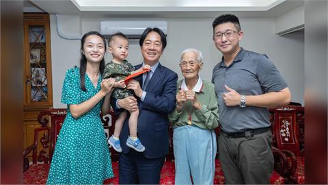 快新聞／重陽節提前開暖！總統探望百歲人瑞　秒變「賴阿公」抱萌娃