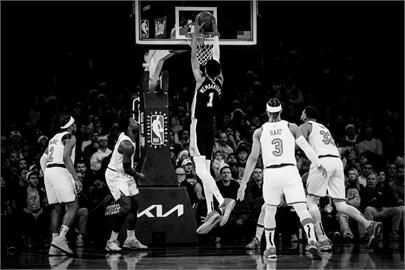 NBA／「斑馬」聖誕大戰創紀錄！文班亞馬轟42分18籃板4火鍋　可惜獨木難撐大廈