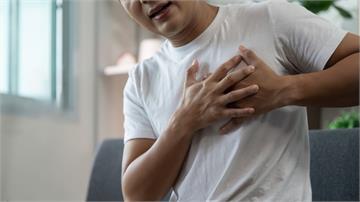 胸口悶痛，提不上氣憂猝死？中醫提「3警訊」判斷、「3穴自救法」一次看！
