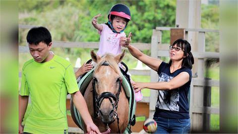 快新聞／罕見疾病新希望！動物療癒身心　「馬術治療」功效多