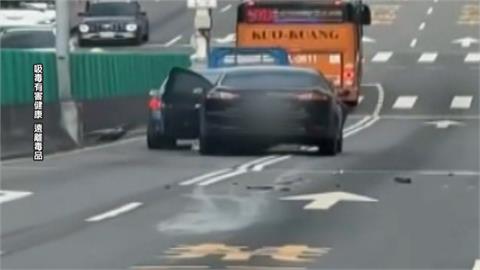 男子毒駕自撞忠孝橋護欄　3車遭波及！起獲喪屍煙彈、FM2