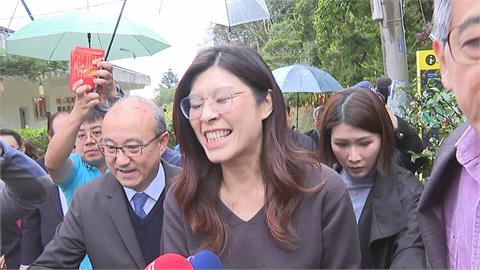 鄭麗文面對記者問題一概不答　被問「靈動」卻突然大笑