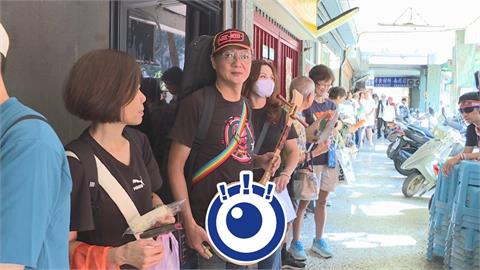 快新聞／小水滴太狂了！北投再現「排隊貪食蛇」挺洋流　連月琴都帶來簽...