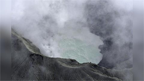 載2台人直升機「墜毀」阿蘇火山！64歲飛行員遭質疑⋯營運方急出面澄清