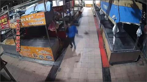 苗栗竹南第二零售市場驚傳「偷拍狼」　　女攤商如廁「門縫現手機」大喊有色狼